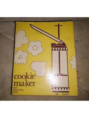 VINTAGE COOKIE MAKER & DECORATING PRESS YP-701 Including 18 Discs